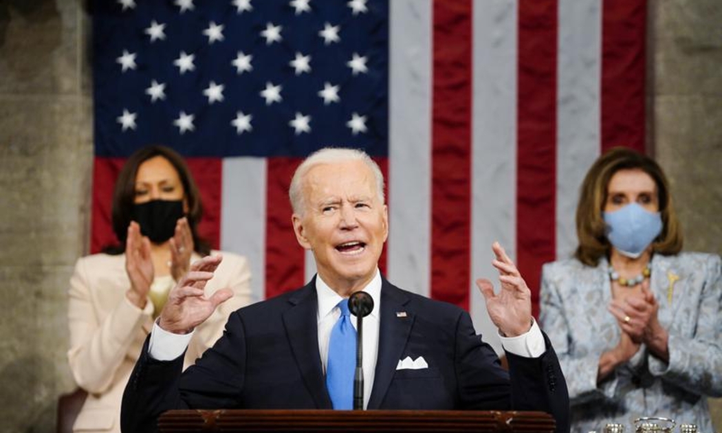 Tổng thống Mỹ Joe Biden phát biểu trước lưỡng viện Quốc hội Mỹ ngày 28/4 - Ảnh: Reuters.