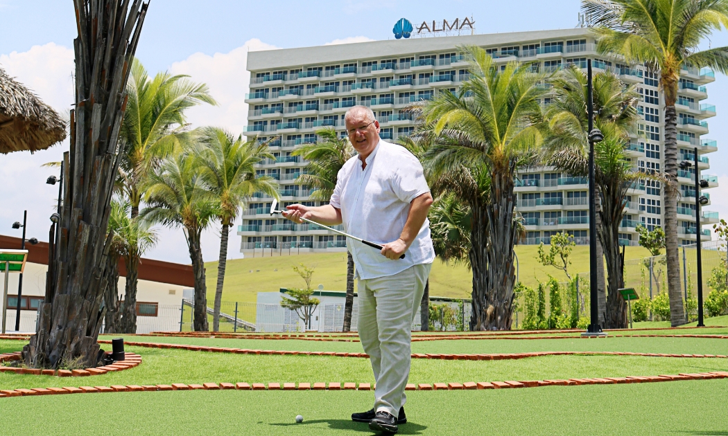 Ông Herbert Laubichler-Pichler, Tổng quản lý (General Manager) Alma Resort Cam Ranh