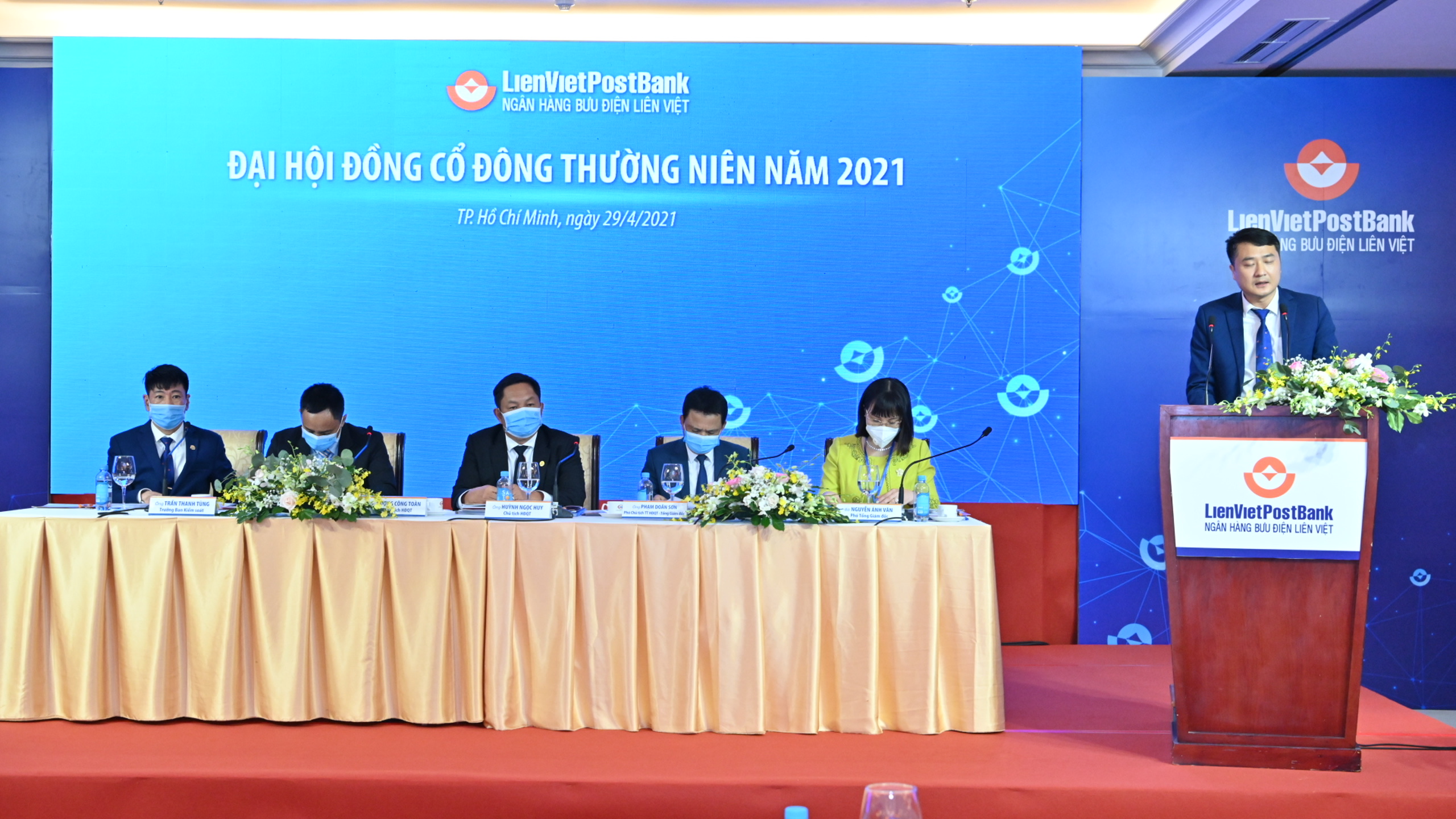 Đại hội đồng cổ đông thường niên 2021 của LienVietPostBank đã thông qua nhiều nội dung quan trọng.
