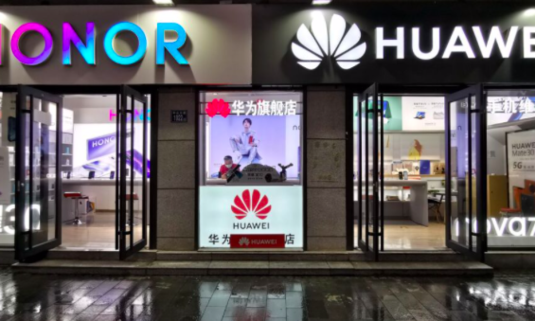 Doanh thu từ mảng kinh doanh tiêu dùng giảm của Huawei một phần là do việc bán thương hiệu thiết bị thông minh Honor vào tháng 11/2020.