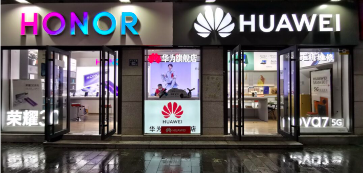 Doanh thu từ mảng kinh doanh tiêu dùng giảm của Huawei một phần là do việc bán thương hiệu thiết bị thông minh Honor vào tháng 11/2020. 