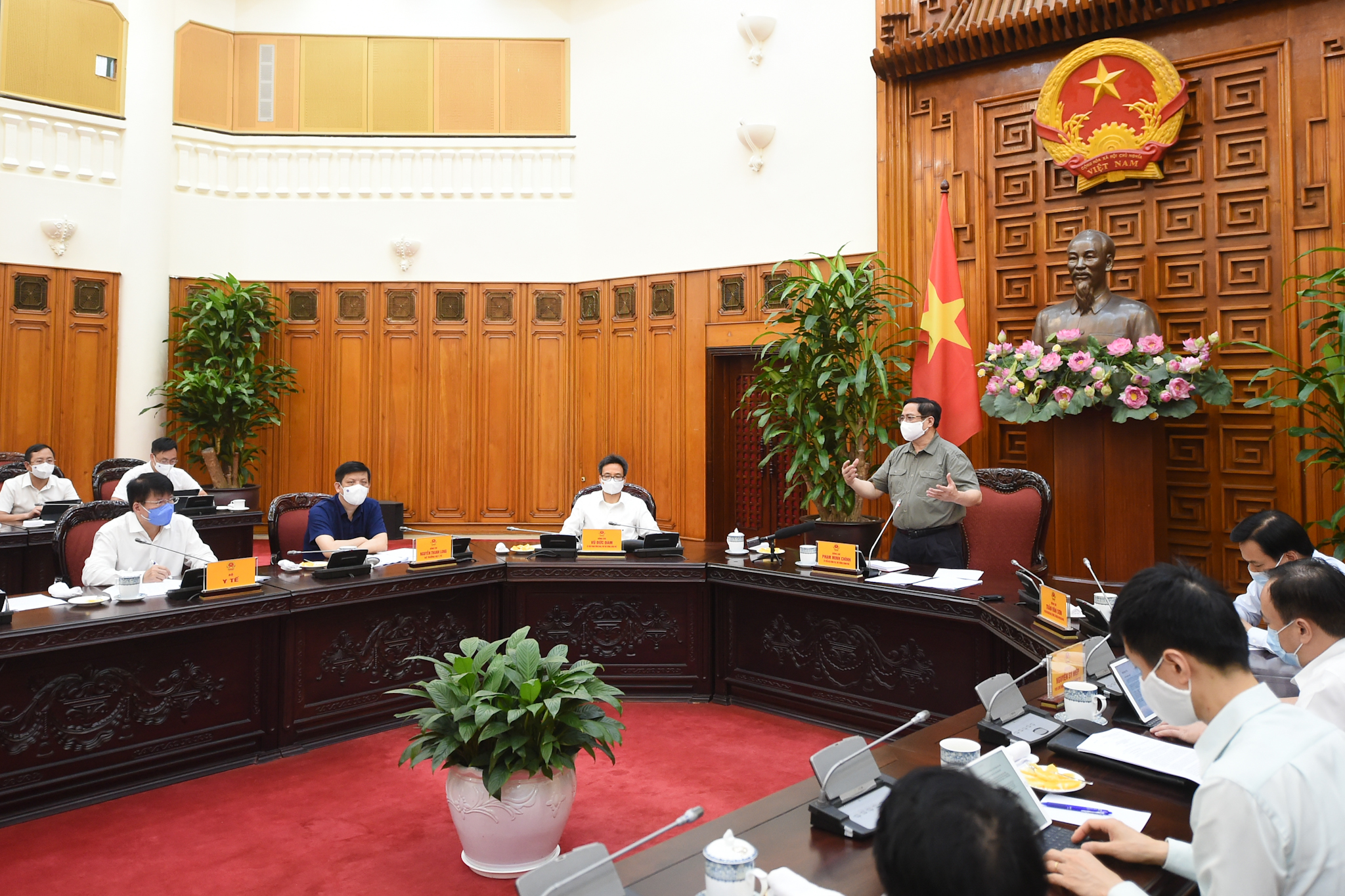 Toàn cảnh cuộc họp ngày 2/5 - Ảnh: VGP