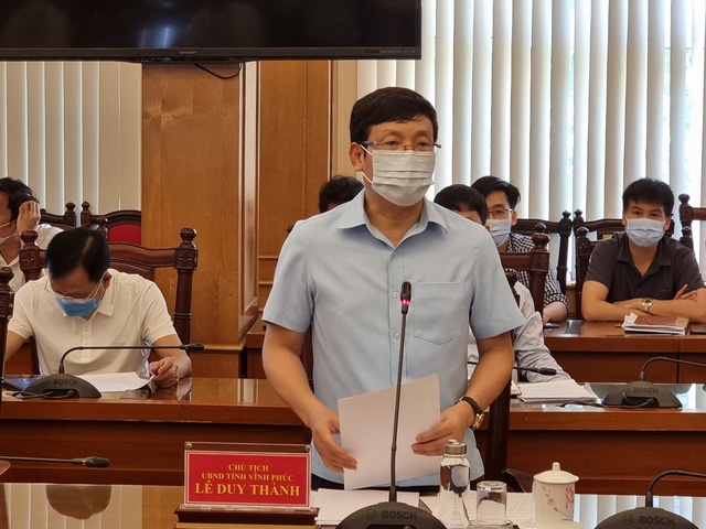 &Ocirc;ng L&ecirc; Duy Th&agrave;nh, Chủ tịch UBND tỉnh Vĩnh Ph&uacute;c b&aacute;o c&aacute;o tại buổi l&agrave;m việc ng&agrave;y 2/5