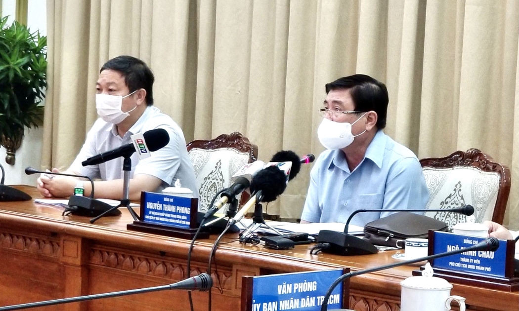 Chủ tịch Ủy ban Nhân dân TP.HCM Nguyễn Thành Phong chỉ đạo tại cuộc họp 