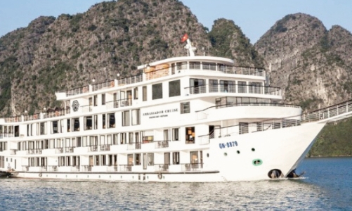 Quảng Ninh cách ly hơn 180 người trên du thuyền Ambasssador Cruisse do liên quan ổ dịch Hà Nam