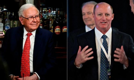 Tỷ phú Warren Buffett (ảnh trái) và  Greg Abel - Ảnh: FT