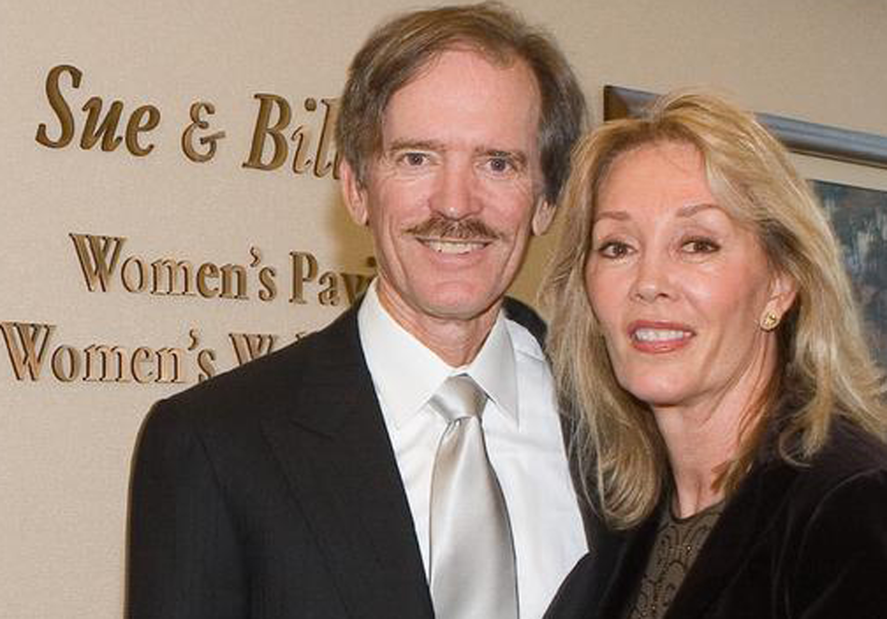 Tỷ ph&uacute; Bill Gross v&agrave; vợ cũ - Ảnh: Orange County Register