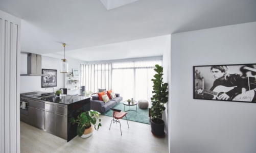 Căn hộ màu trắng đầy thư giãn giữa ngày hè