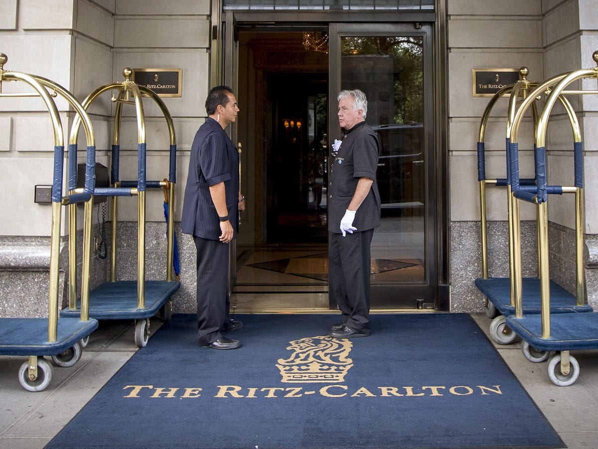 Năm 2013, Gates cùng một số nhà đầu tư chi 161 triệu USD mua lại khách sạn Ritz-Carlton ở San Francisco. Tính đến năm 2014, khách sạn này được định giá 200 triệu USD. 