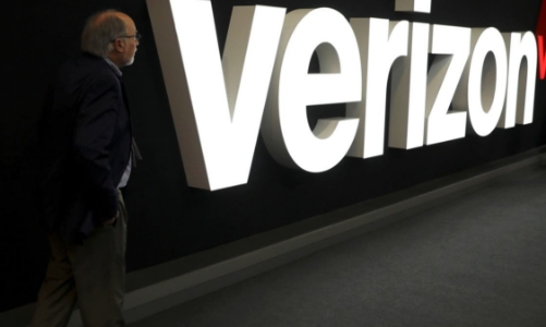 Verizon bán Yahoo và AOL lấy 5 tỷ USD