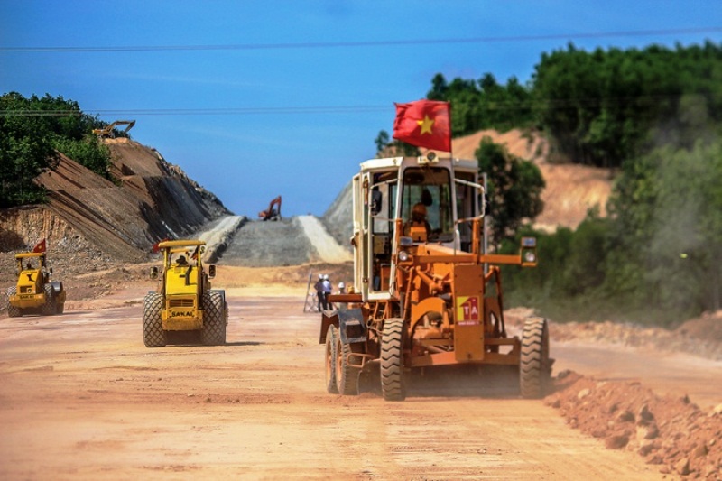 Các đoạn tuyến cao tốc Bắc - Nam đang được các chủ đầu tư, nhà thầu tập trung đẩy nhanh tiến độ.