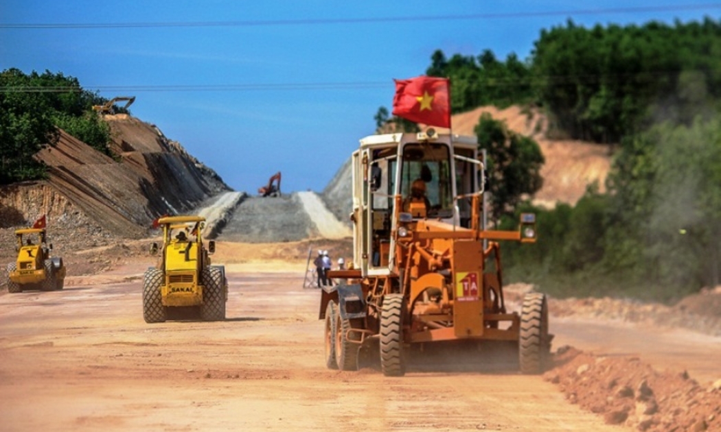 Các đoạn tuyến cao tốc Bắc - Nam đang được các chủ đầu tư, nhà thầu tập trung đẩy nhanh tiến độ.