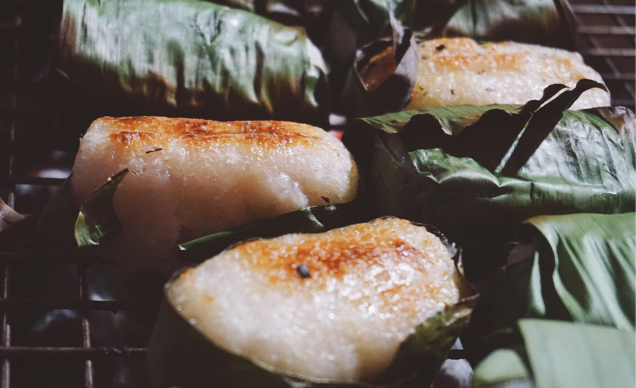 Chuối nướng nổi tiếng đường Nguyễn Huệ, th&agrave;nh phố Kon Tum.