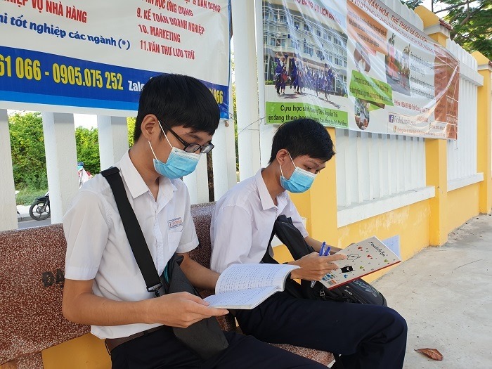 Trong trường học, học sinh Quảng Nam thực hiện nghiêm các biện pháp phòng dịch