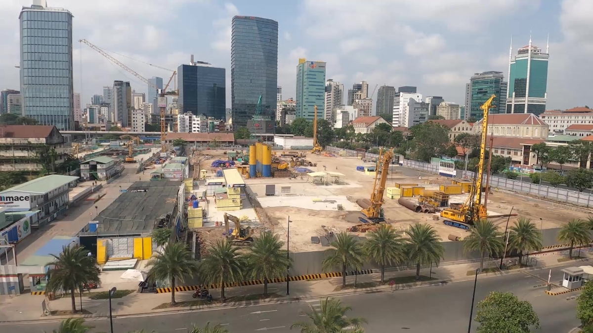 Công trình đang xây dựng của Sun Tower, nằm trong khu phức hợp Grand Marina, Saigon.