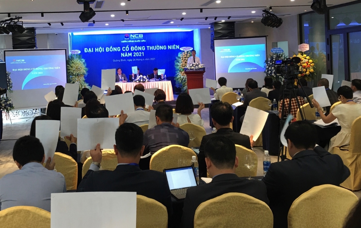 Cổ đông biểu quyết tại Đại hội đồng cổ đông NCB 2021.