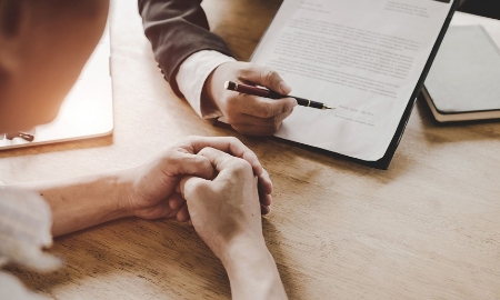 Ngân hàng đua ký hợp đồng độc quyền bán bảo hiểm cho một công ty bảo hiểm để hưởng hoa hồng...