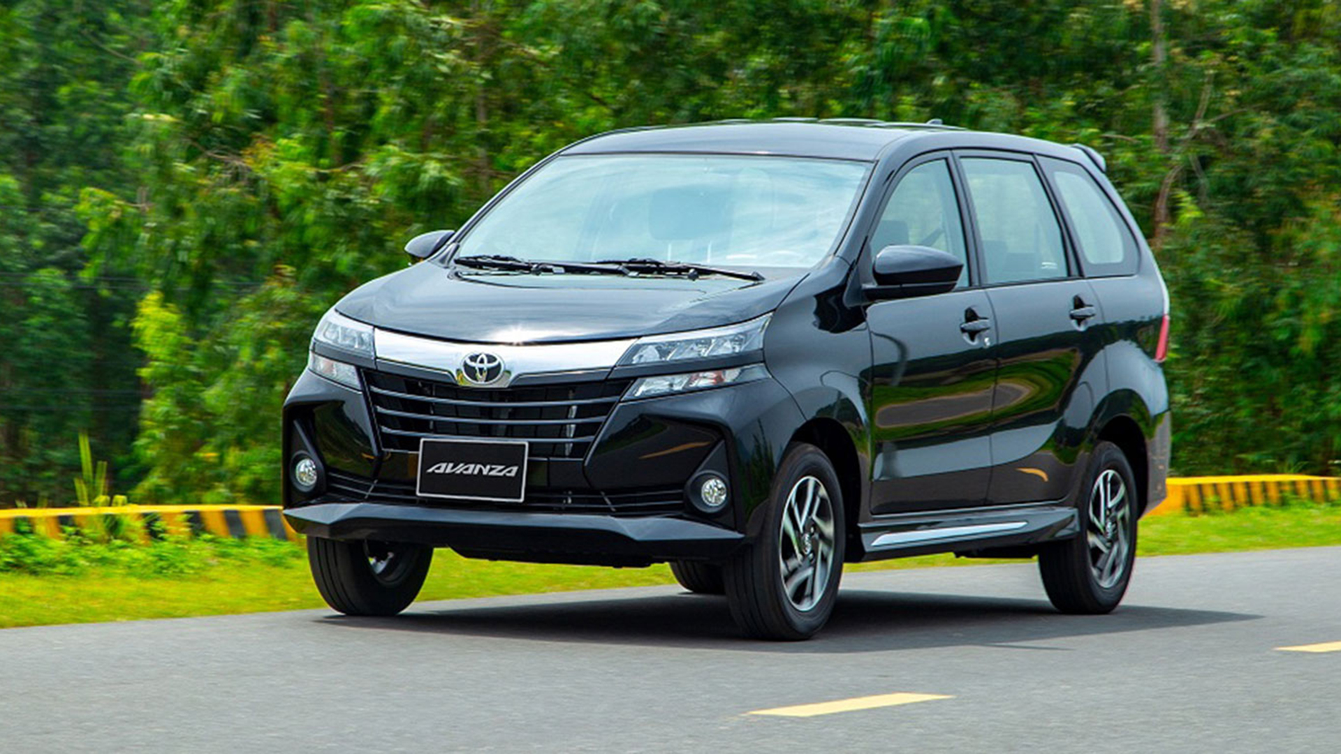 xe 7 chỗ Toyota Avanza