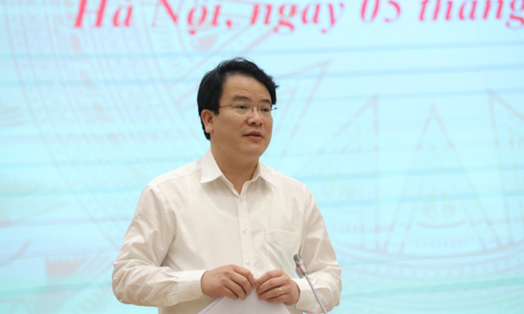 Thứ trưởng Bộ Kế hoạch và Đầu tư Trần Quốc Phương trả lời tại buổi họp báo