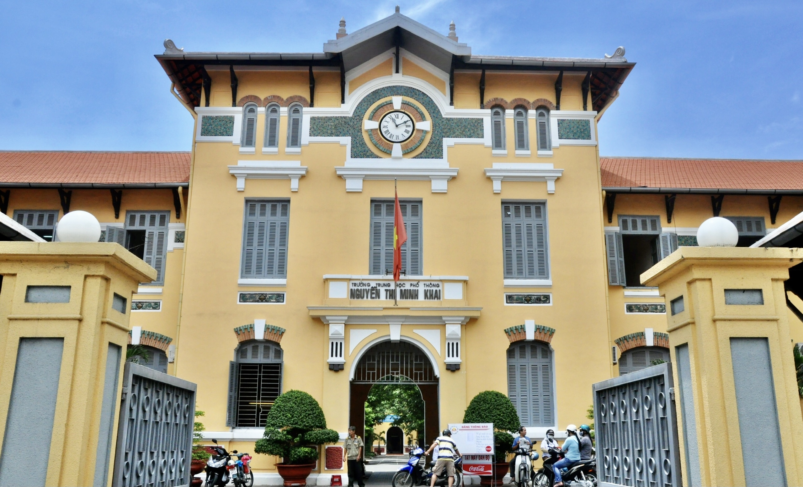 Học sinh tại Tp.HCM sẽ ngừng đến trường từ ngày 10/5 và chuyển sang học trực tuyến.