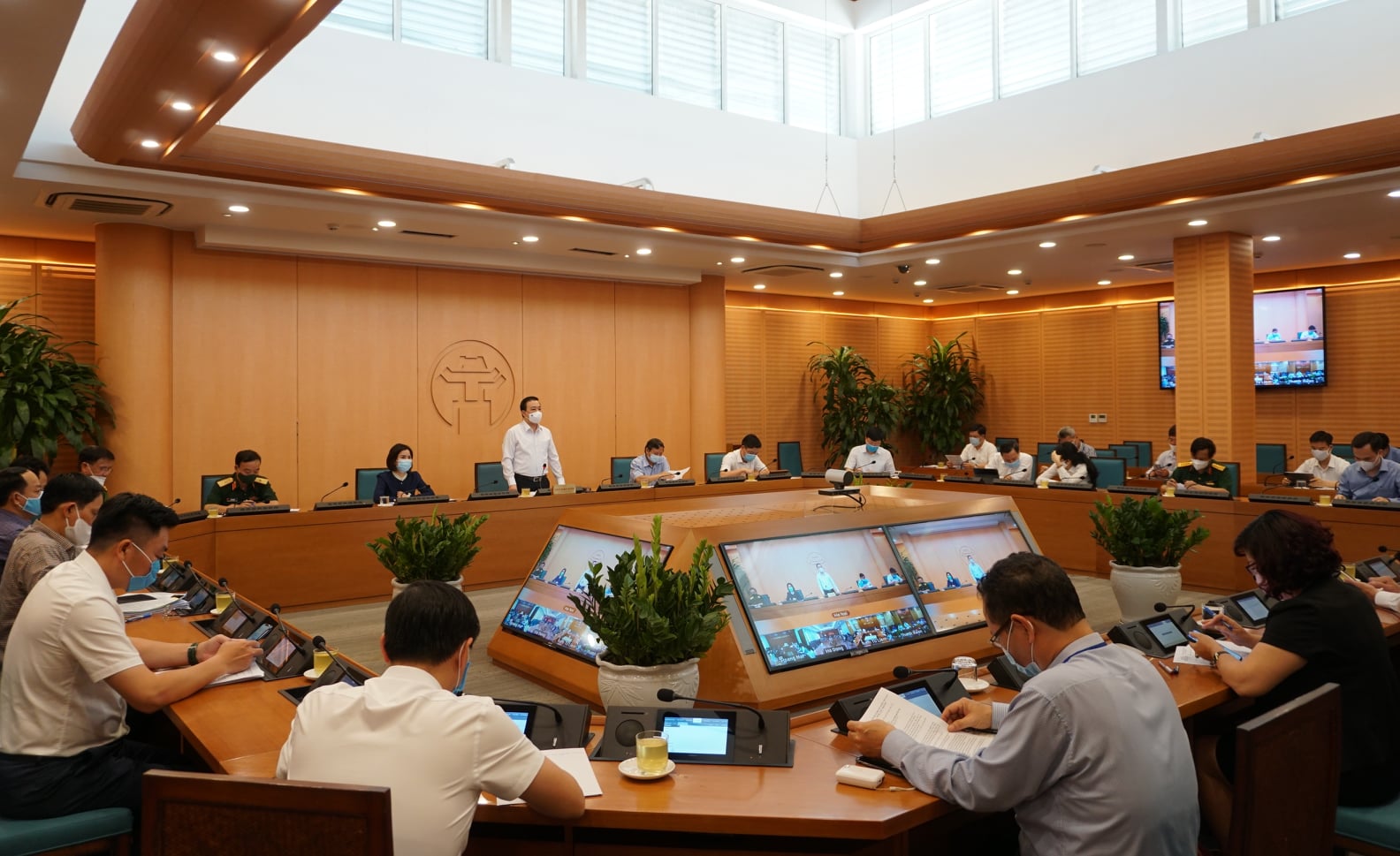 Hà Nội họp giao ban trực tuyến với các quận, huyện, thị xã chiều 6/5.