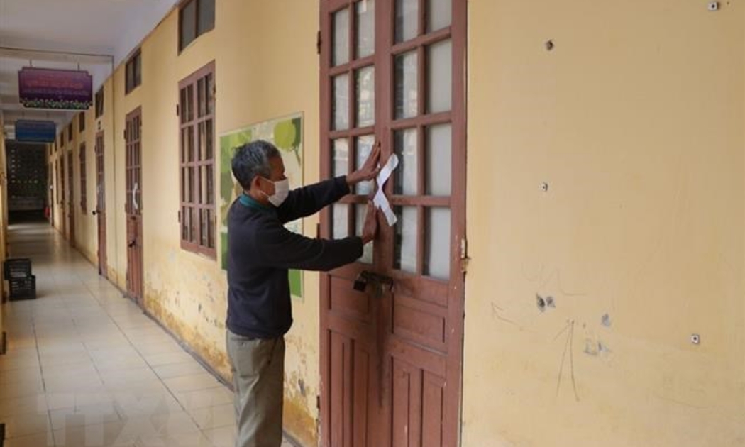 Học sinh tại nhiều địa phương được thông báo tạm dừng đến trường