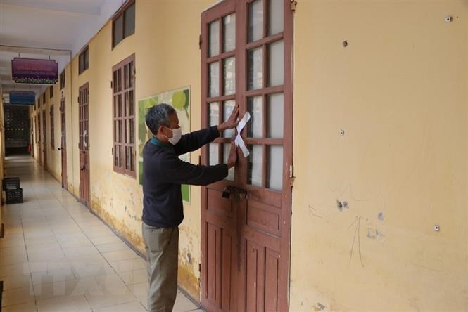 Học sinh tại nhiều địa phương được thông báo tạm dừng đến trường