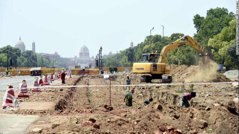 Dự án Tái phát triển Central Vista tiếp tục được thi công tại Rajpath tại New Delhi, Ấn Độ., ảnh chụp ngày 17/4 - Ảnh: Getty Images 