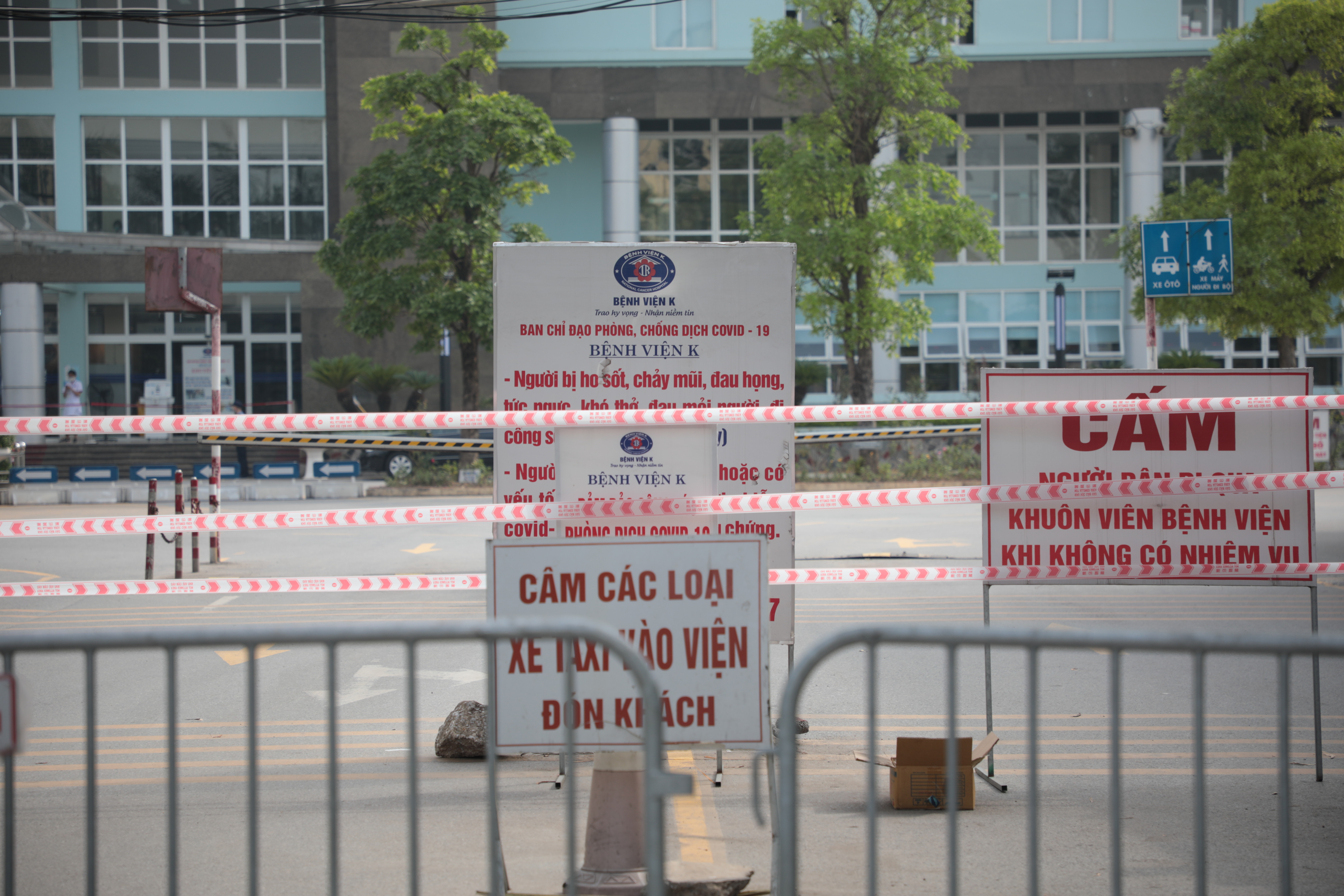 Trước đó từ ngày 6 đến 8/5, hơn 2.000 nhân viên y tế, người lao động Bệnh viện K được lấy mẫu tầm soát Covid-19.