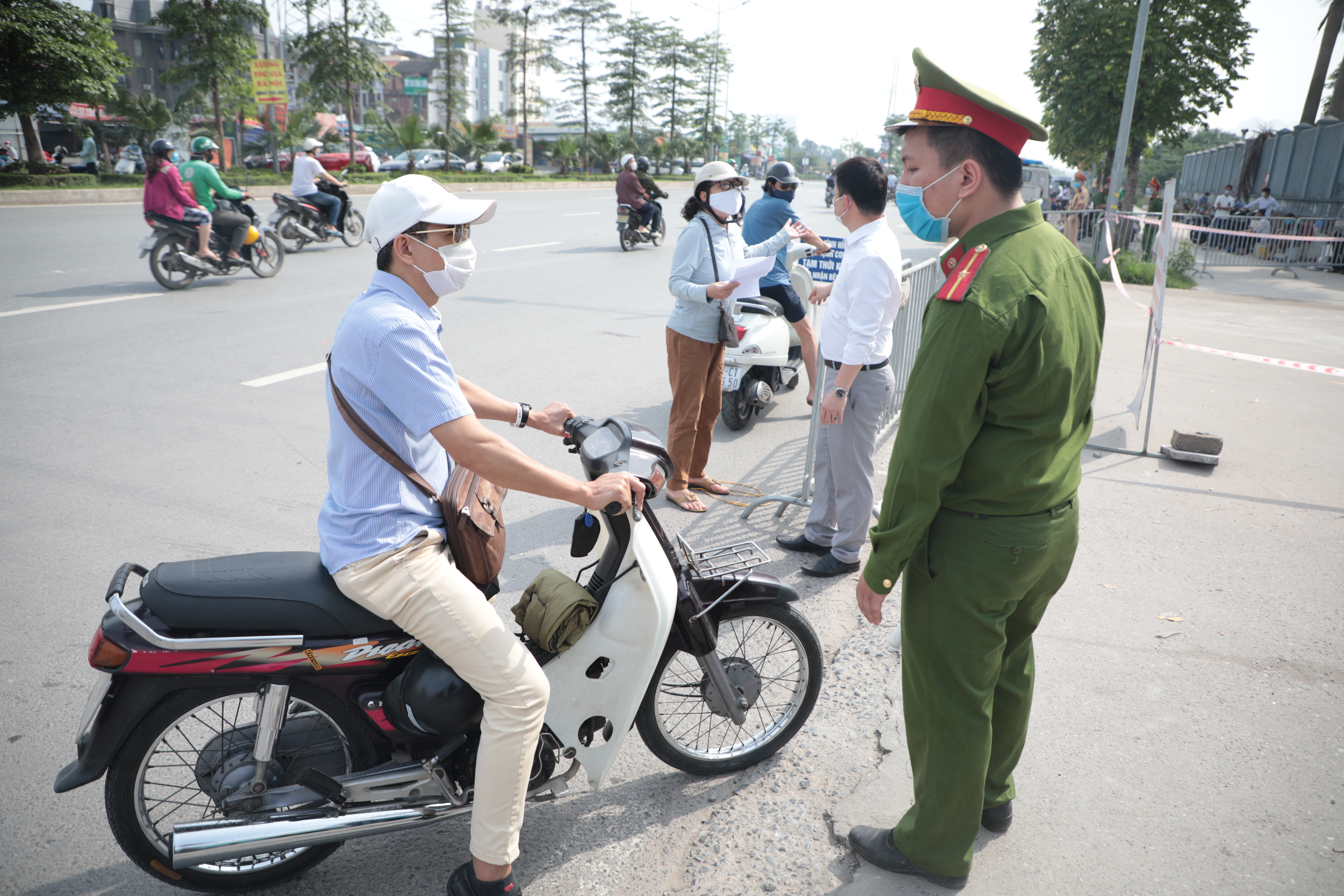 Bệnh viện K c&oacute; ba cơ sở ở Qu&aacute;n Sứ (Ho&agrave;n Kiếm), Tam Hiệp (Thanh Tr&igrave;) v&agrave; T&acirc;n Triều (Thanh Tr&igrave;) với hơn 2.000 nh&acirc;n vi&ecirc;n y tế l&agrave;m việc. Đ&acirc;y l&agrave; Bệnh viện tuyến cuối của miền Bắc, chuy&ecirc;n tiếp nhận điều trị bệnh nh&acirc;n ung bướu.