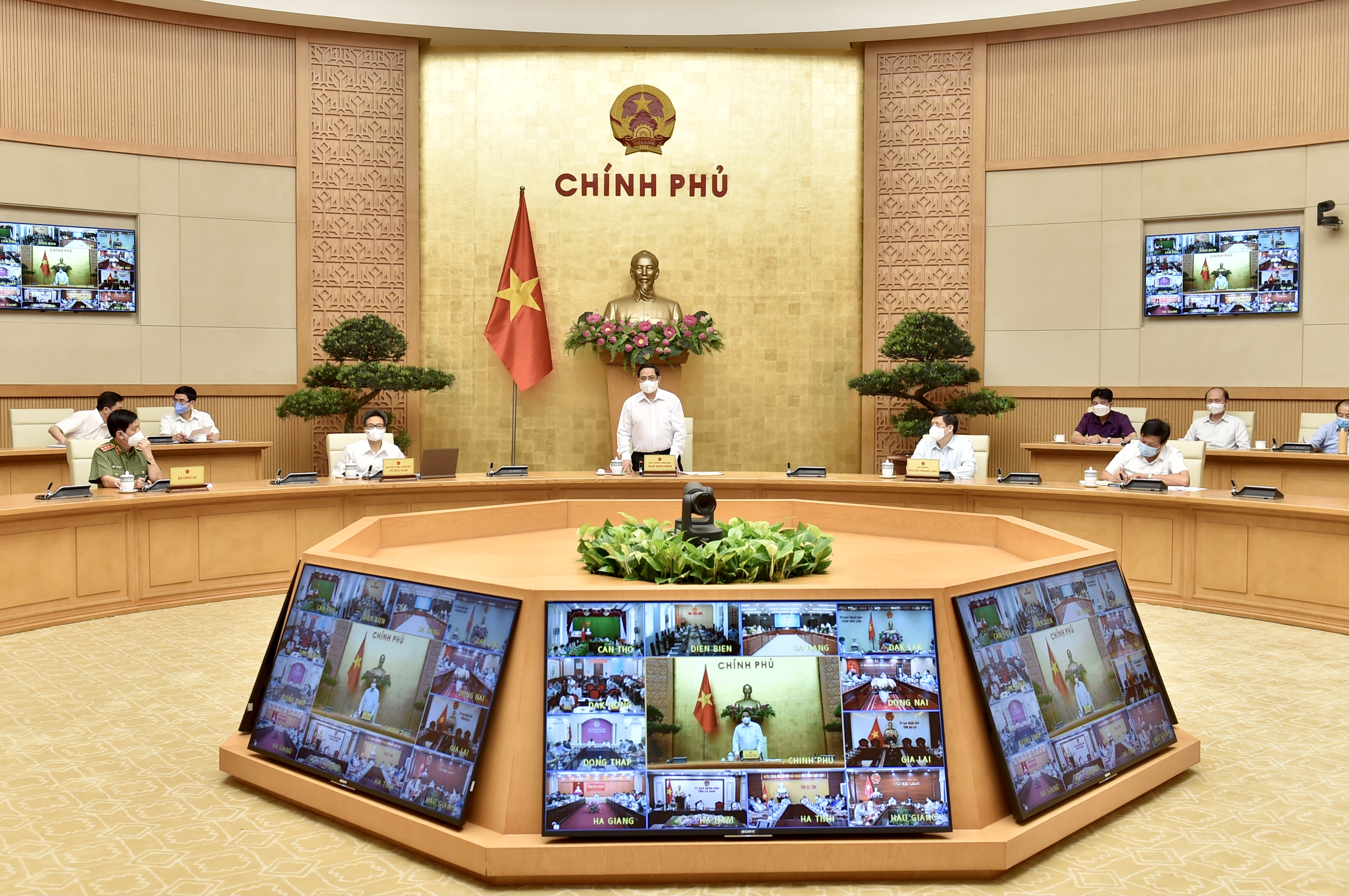 Toàn cảnh hội nghị trực tuyến ngày 7/5 - Ảnh: VGP