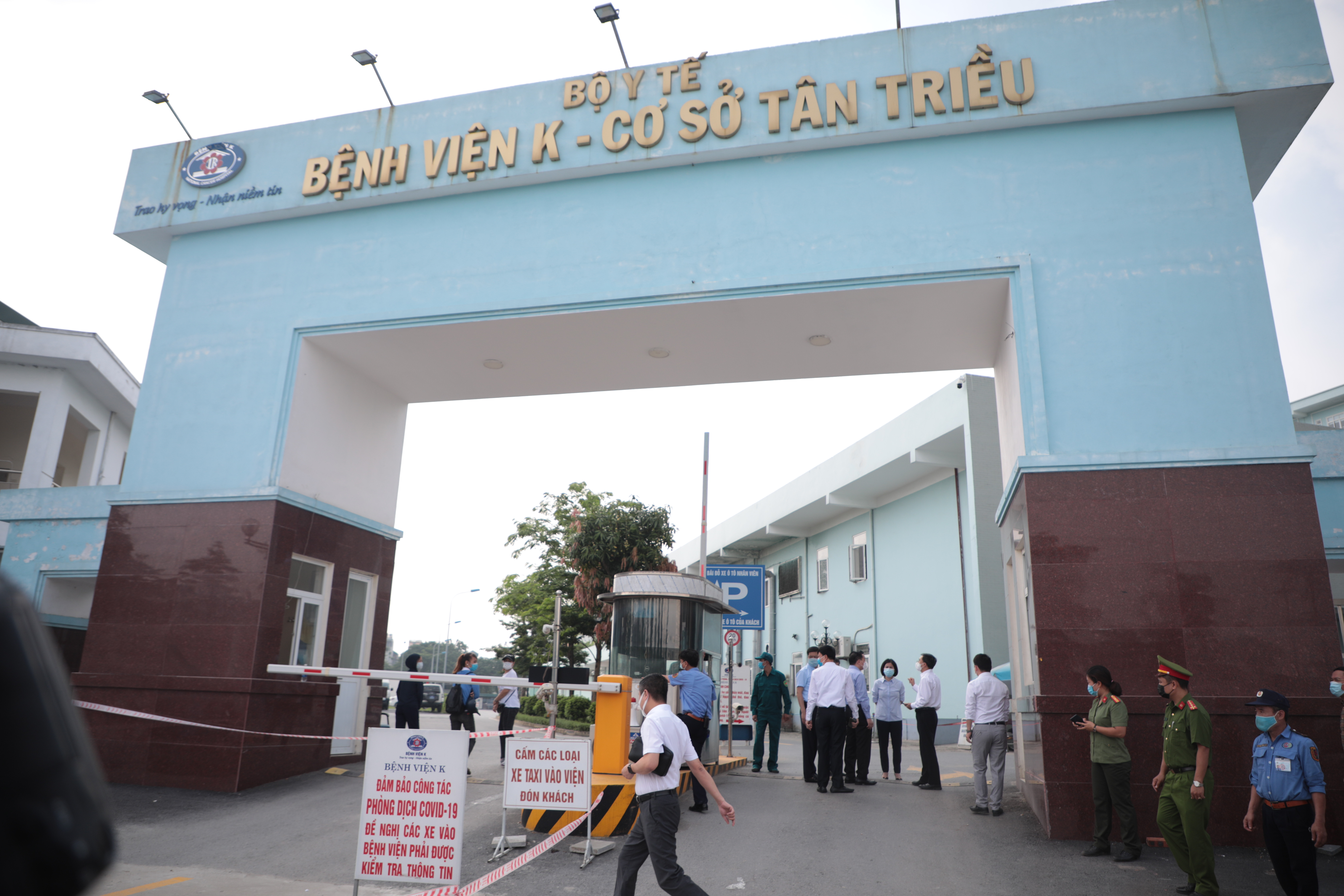Phong tỏa Bệnh viện K cơ sở T&acirc;n Triều từ 5h30 s&aacute;ng 7/5.