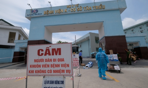 [Phóng sự ảnh]: Bệnh viện K Tân Triều trong buổi sáng ngày đầu tiên phong tỏa