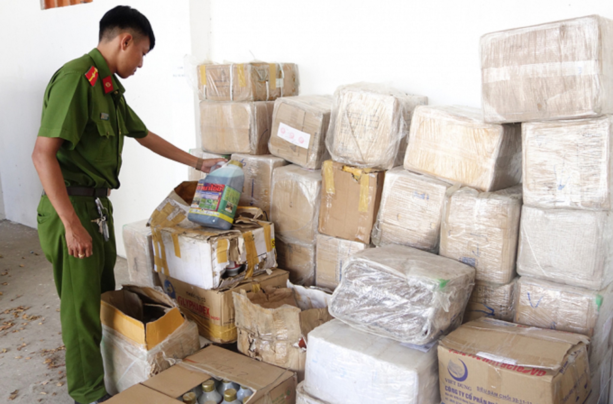 Nhiều vụ vi phạm về sản xuất, kinh doanh thuốc bảo vệ thực vật đã bị phát hiện và xử lý.