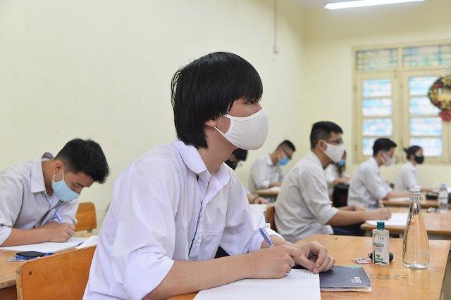 Học sinh thuộc diện F1, F2, F3 ngồi trong phòng được bố trí riêng.