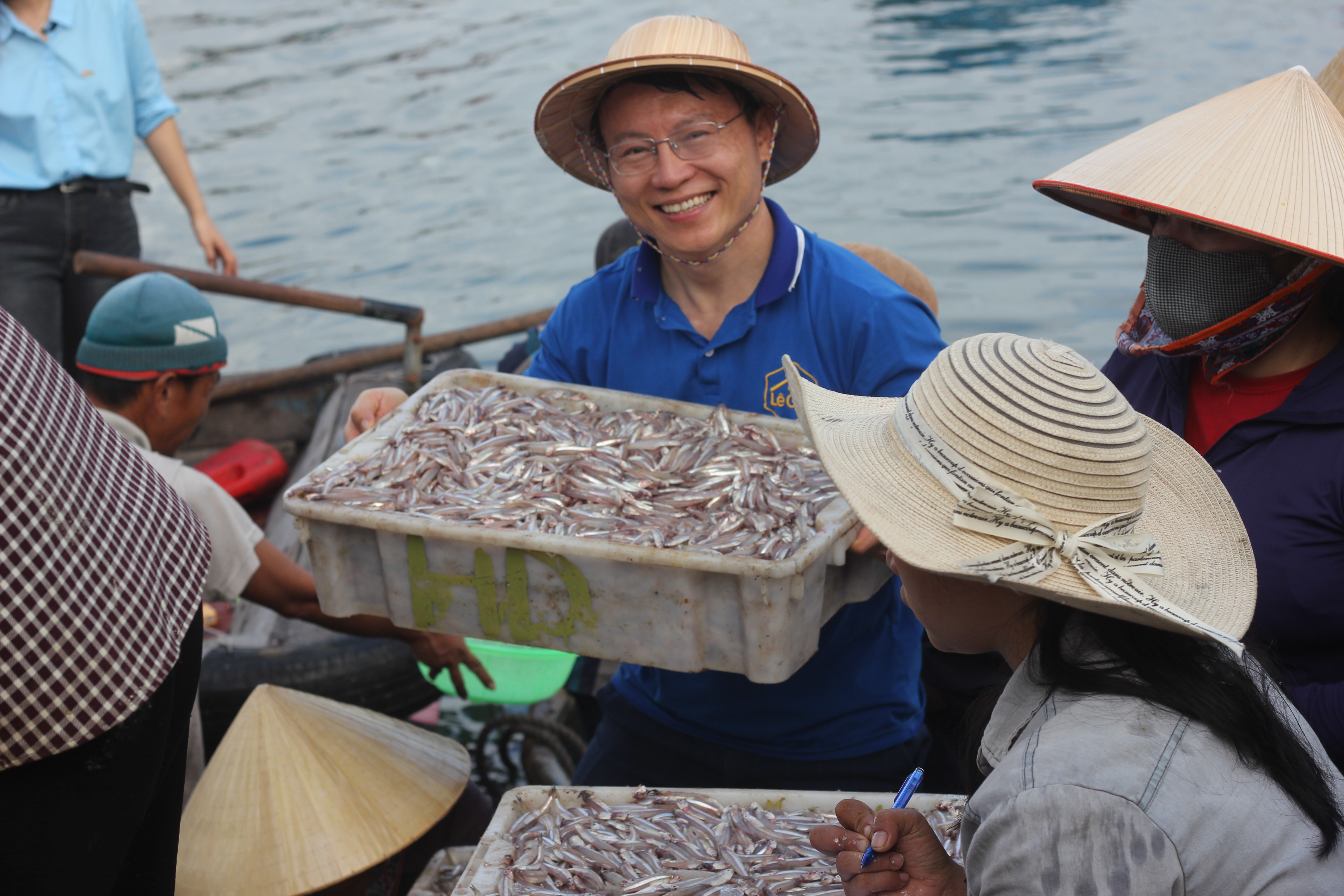 "T&ocirc;i hy vọng, sẽ c&oacute; th&ecirc;m những doanh nghiệp, những người trẻ l&agrave;m mắm, y&ecirc;u nước mắm để nghề truyền thống n&agrave;y ph&aacute;t triển".