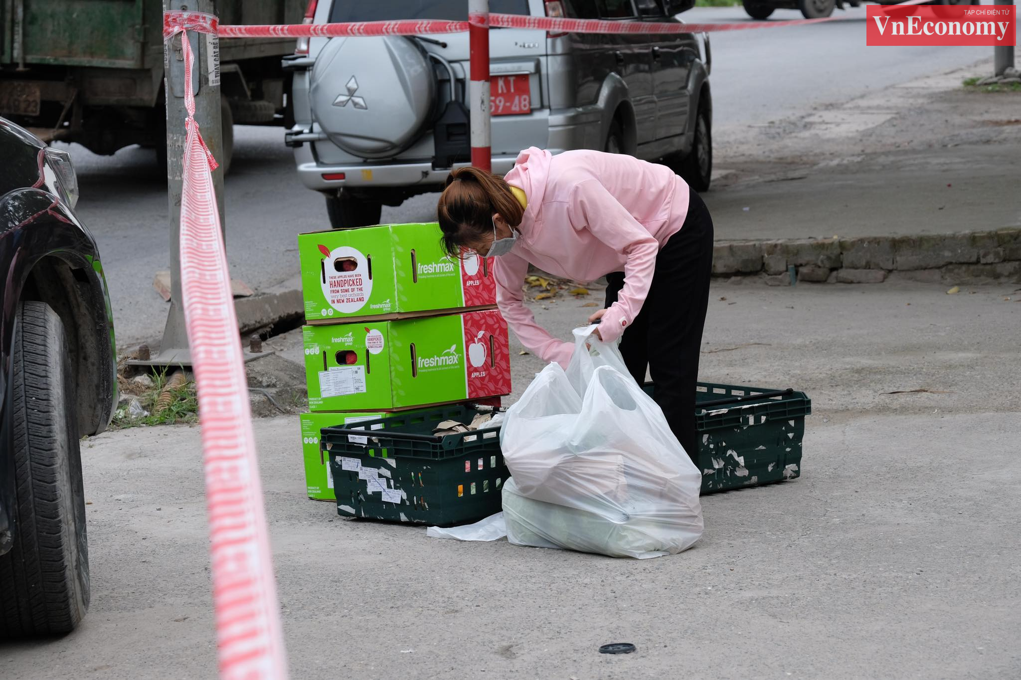 Nhiều người d&acirc;n trong c&aacute;c th&ocirc;n bị phong tỏa thường xuy&ecirc;n đi b&aacute;n h&agrave;ng tại c&aacute;c chợ đ&ecirc;m trong huyện.