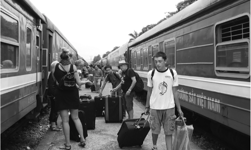 Vực dậy đường sắt Việt Nam: Nâng cấp hệ thống cũ hay làm cao tốc mới?