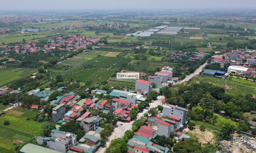 Hình ảnh chụp từ trên cao cho thấy xã Hiệp Thuận, huyện Phúc Thọ, Hà Nội hầu như không một bóng người qua lại.