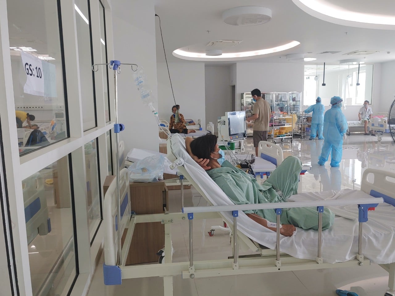 300 giường bệnh đã được bổ sung, nâng số gường của Bệnh viện Bạch Mai cơ sở 2 là 700 giường.