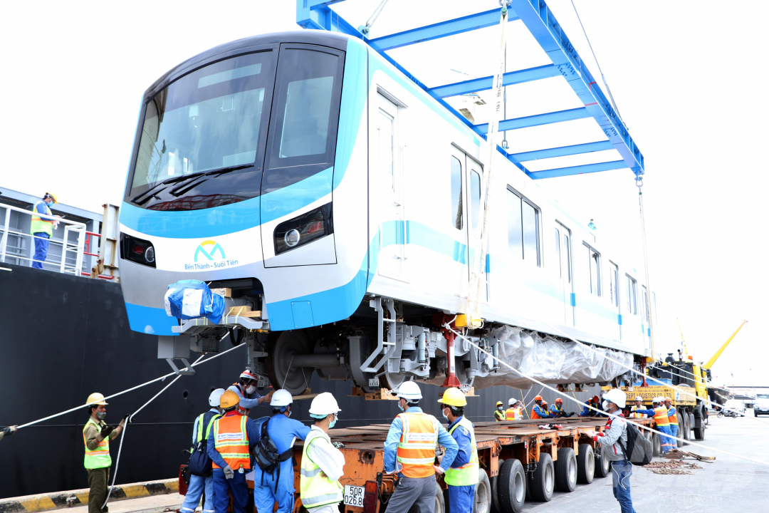 Đoàn tàu metro số 1 đã cập cảng Khánh Hội, Tp.HCM vào sáng ngày  10/5