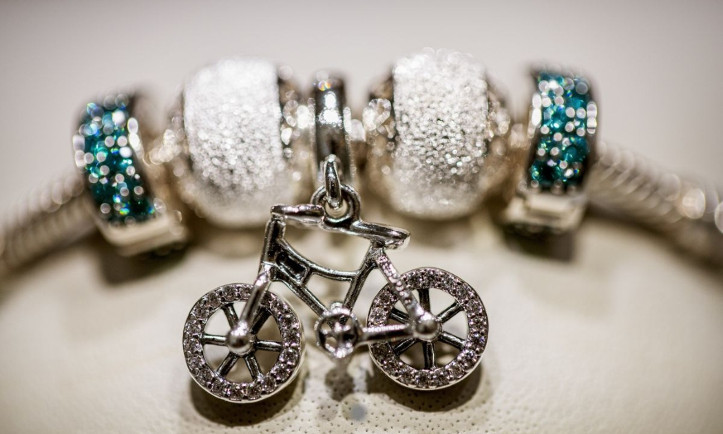 Tuyên bố của Pandora nằm trong chiến lược loại bỏ nguyên liệu thô có liên quan đến phương pháp sản xuất phi đạo đức.