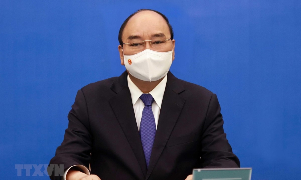 Chủ tịch nước Nguyễn Xuân Phúc điện đàm với Thủ tướng Nhật Bản Yoshihide Suga. (Ảnh: Thống Nhất/TTXVN)