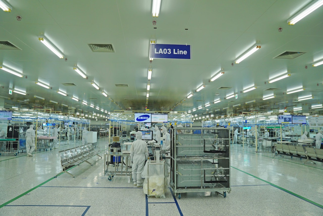 Khu vực sản xuất màn hình tinh thể lỏng (LCM) tại tổ hợp Samsung Electronics Ho Chi Minh Complex khu Công nghệ cao Tp.HCM.