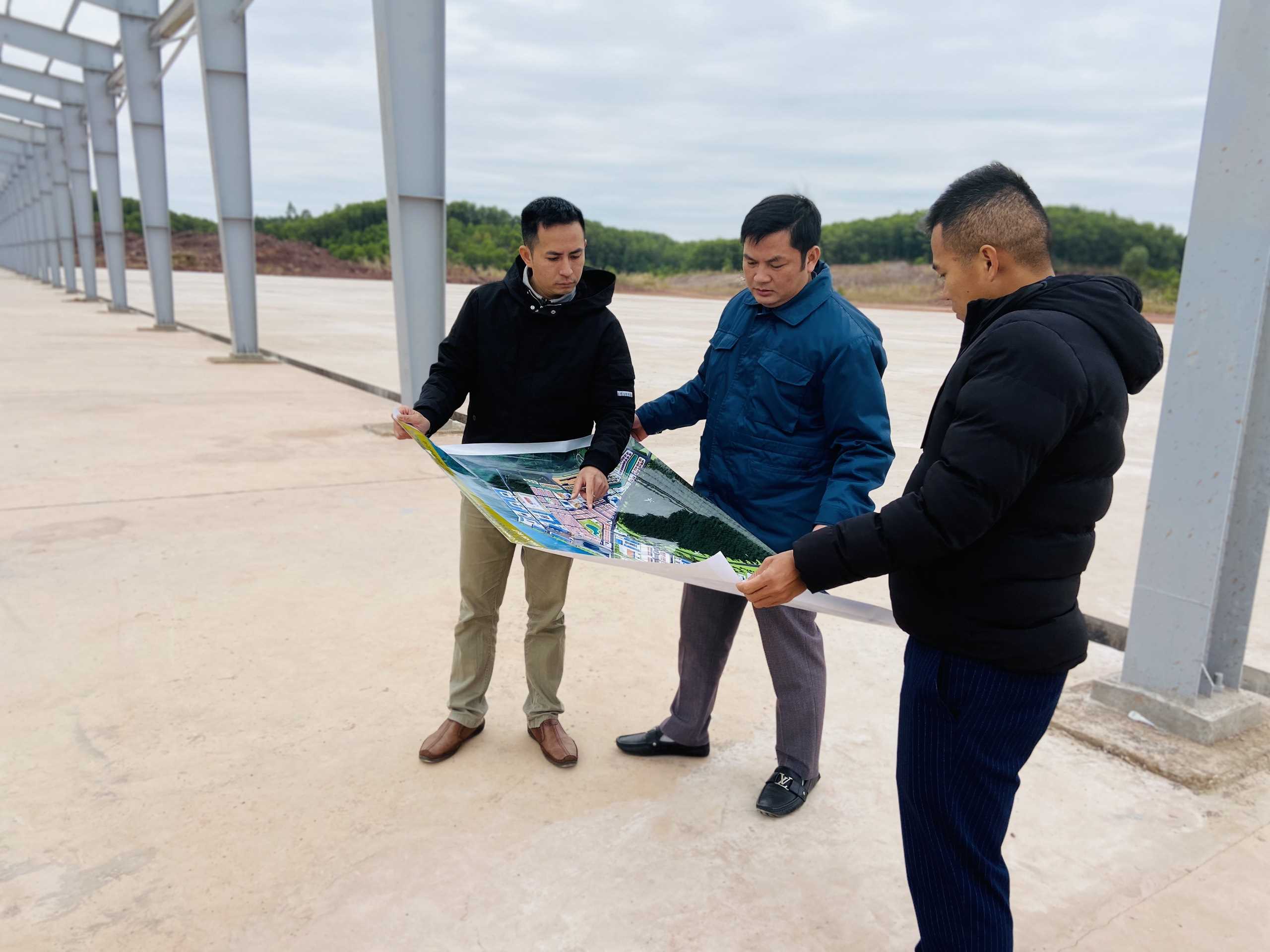 Thành phố Móng Cái khảo sát địa điểm đề xuất xây dựng Trung tâm Giao dịch nông sản. 