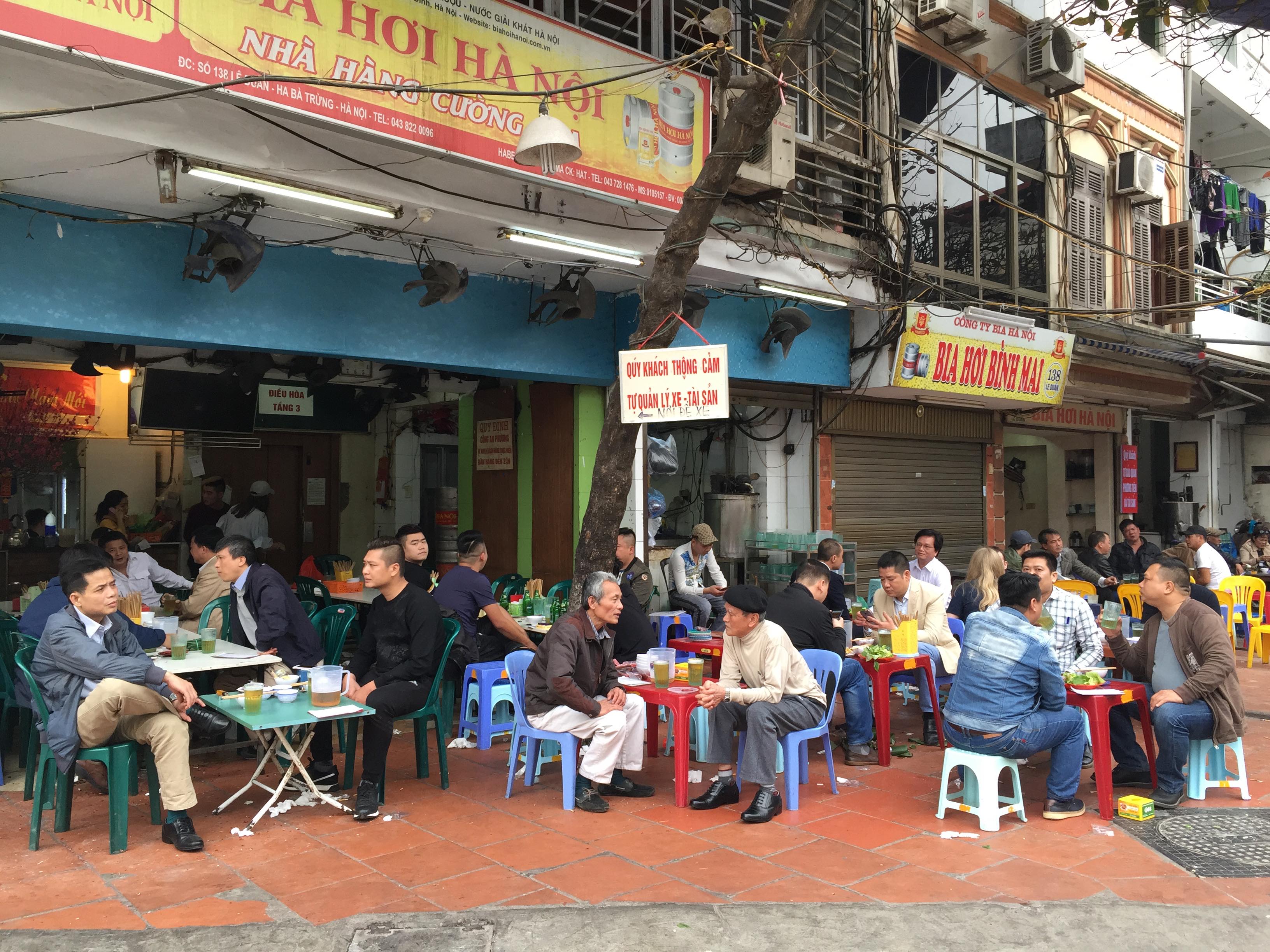 Hà Nội tạm dừng hoạt động các nhà hàng bia, quán bia, bia hơi.