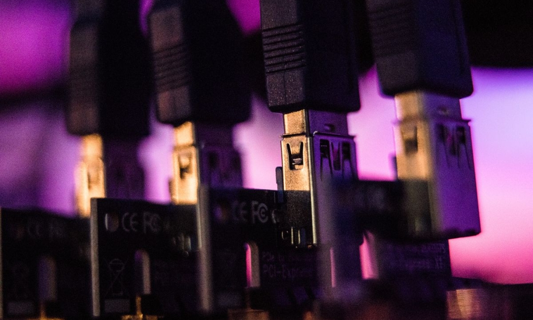 Đồng Internet Computer giao dịch ở mức giá 370,3 USD - Ảnh: Bloomberg