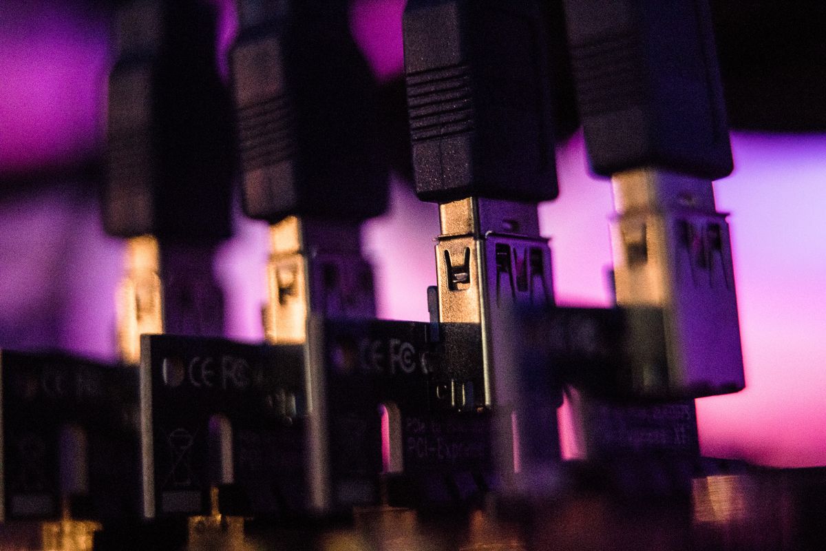 Đồng Internet Computer giao dịch ở mức giá 370,3 USD - Ảnh: Bloomberg