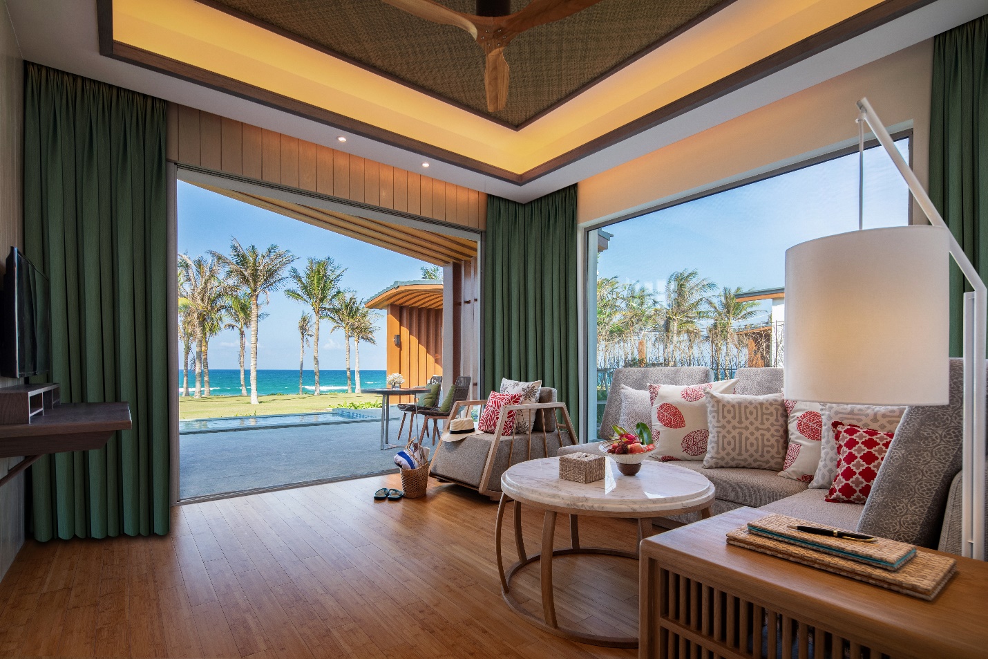 Ocean Luxury Villa by Radisson Blu - Biệt thự nghỉ dưỡng hướng biển cao cấp nhất Việt Nam 2020.