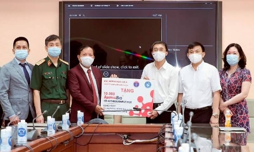 Bộ Y tế tiếp nhận 10.000 bộ kit xét nghiệm Covid-19 